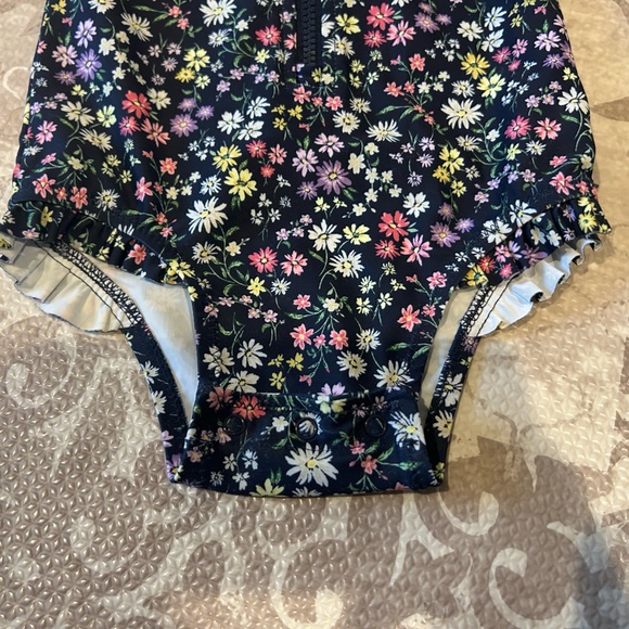 Old Navy long sleeve floral rashguard swimsuit - Picture 4 of 5